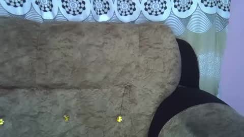 pretty online show from April 2026 09:04:01 PM