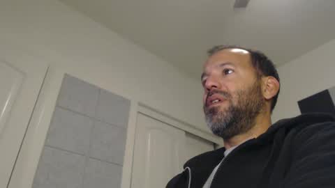 Snapshot of edge_masters chatting on December 2024 01:17:01 AM EdgeM online show from December 2024 01:17:01 AM