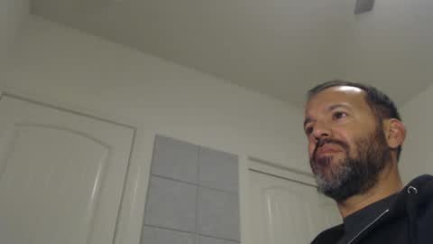 Snapshot of edge_masters chatting on December 2024 04:01:02 AM EdgeM online show from December 2024 04:01:02 AM