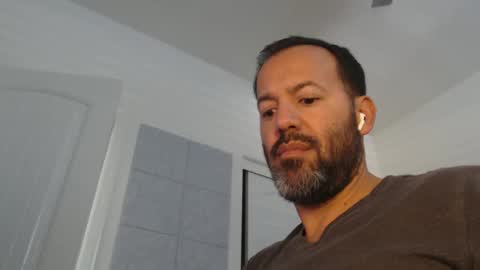 Snapshot of edge_masters chatting on January 2025 10:08:01 PM EdgeM online show from January 2025 10:08:01 PM