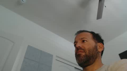 Snapshot of edge_masters chatting on February 2025 07:52:01 PM EdgeM online show from February 2025 07:52:01 PM