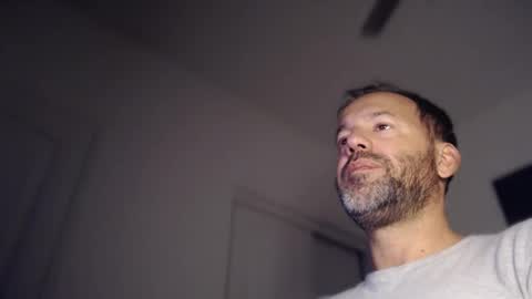 Snapshot of edge_masters chatting on December 2025 12:59:02 AM EdgeM online show from December 2025 12:59:02 AM