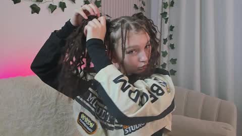 Snapshot of edithgalpin chatting on January 2025 11:37:02 PM Lisa online show from January 2025 11:37:02 PM