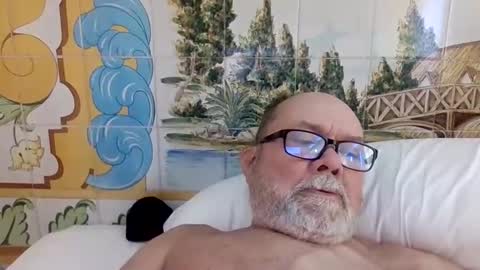 Snapshot of edwalters chatting on May 2026 08:08:02 AM Eddie online show from May 2026 08:08:02 AM