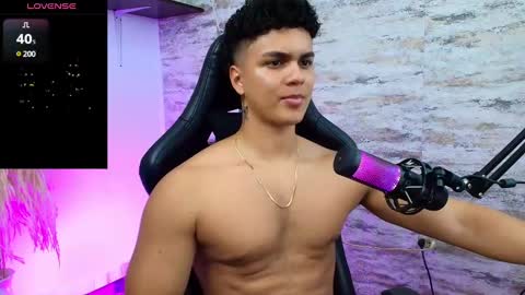 Snapshot of edward__clarck chatting on January 2025 04:36:01 AM EDWARD CLARCK online show from January 2025 04:36:01 AM