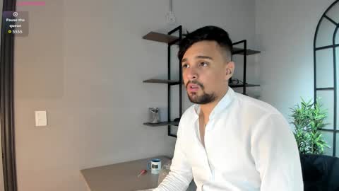 Eduardo online show from November 2025 03:38:02 AM