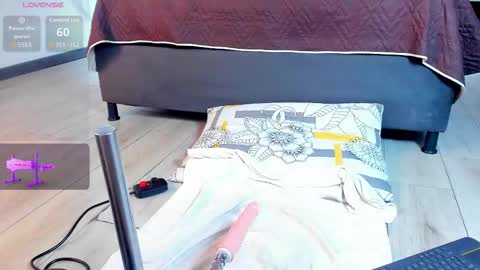 Eduardo online show from November 2025 04:47:01 AM