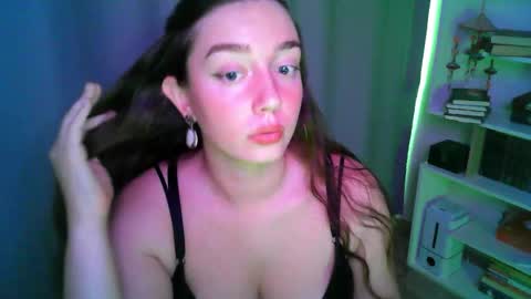 Snapshot of effie_balconii chatting on September 2025 03:02:01 PM effie_balconii online show from September 2025 03:02:01 PM
