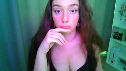 Snapshot of effie_balconii chatting on October 2025 12:00:02 PM effie_balconii online show from October 2025 12:00:02 PM