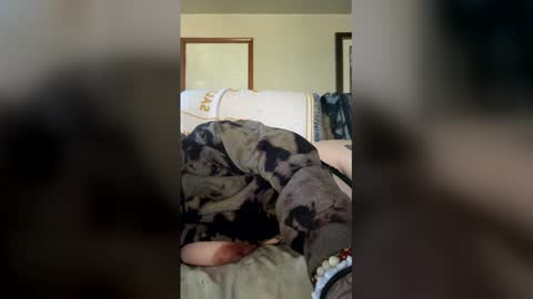 eggsma666 online show from April 2026 08:07:01 PM