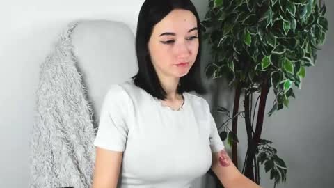 eileenmoores online show from November 2025 04:20:02 PM