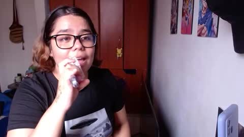 eimy_saenzz online show from February 2026 05:44:02 PM