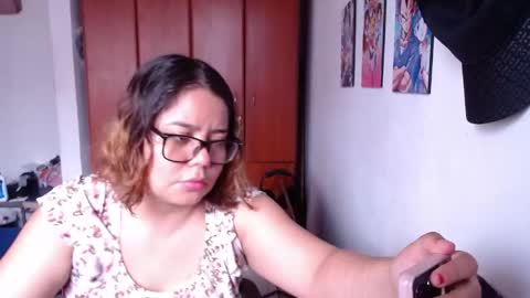 eimy_saenzz online show from April 2026 06:10:01 PM
