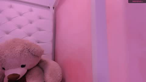 Snapshot of eimy_skinny chatting on April 2026 01:41:02 PM eimy online show from April 2026 01:41:02 PM