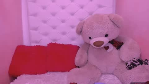 Snapshot of eimy_skinny chatting on May 2026 01:30:01 PM eimy online show from May 2026 01:30:01 PM