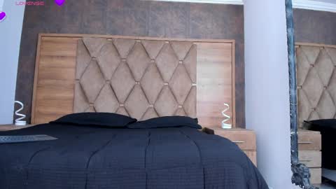 YG COUPLE online show from April 2026 09:01:01 PM