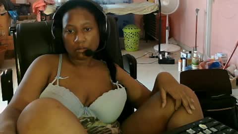 Eirondra Valeen online show from April 2026 06:41:01 PM