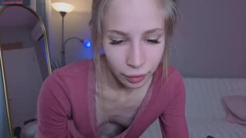 Snapshot of el1s_evans chatting on May 2026 09:59:02 AM please read my bio there is information about private shows and about my personality online show from May 2026 09:59:02 AM