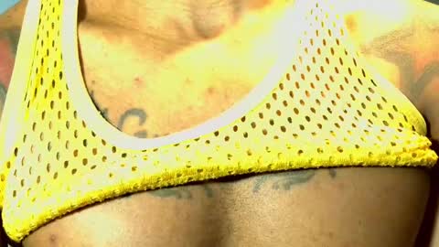 Snapshot of el_vecino_m chatting on April 2026 05:41:02 AM el_vecino_m online show from April 2026 05:41:02 AM