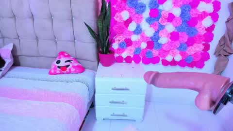 Ela  online show from February 2025 04:57:01 AM