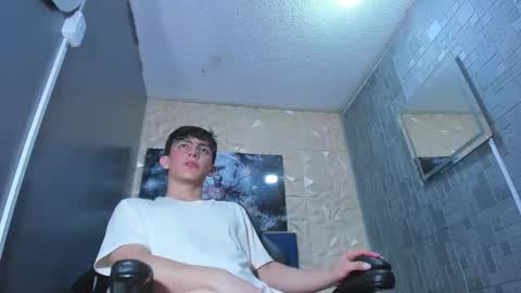 Snapshot of elangiraldo chatting on April 2026 11:21:01 PM Elan Giralon online show from April 2026 11:21:01 PM