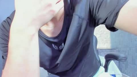 Snapshot of elangiraldo chatting on May 2026 11:01:02 PM Elan Giralon online show from May 2026 11:01:02 PM