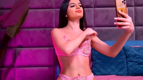 Elara online show from December 2025 04:40:02 AM