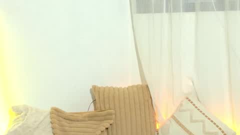 Snapshot of elaravennori chatting on March 2026 01:12:02 AM elaravennori online show from March 2026 01:12:02 AM