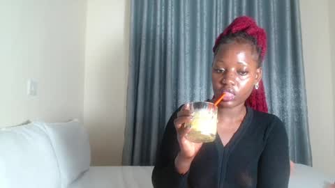 Snapshot of elegant_ebony chatting on February 2025 06:38:01 PM Nika online show from February 2025 06:38:01 PM