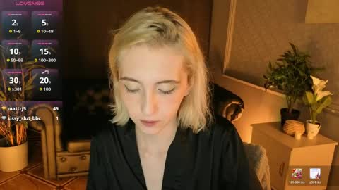 Snapshot of elen__moore chatting on May 2026 06:32:03 AM Elen online show from May 2026 06:32:03 AM