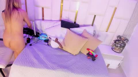 Elena online show from April 2026 07:29:01 PM