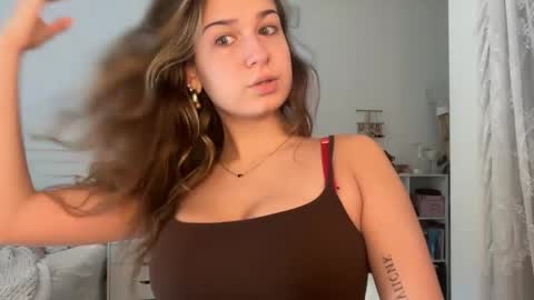 Snapshot of elenahere4u chatting on June 2026 03:47:01 PM Elena online show from June 2026 03:47:01 PM