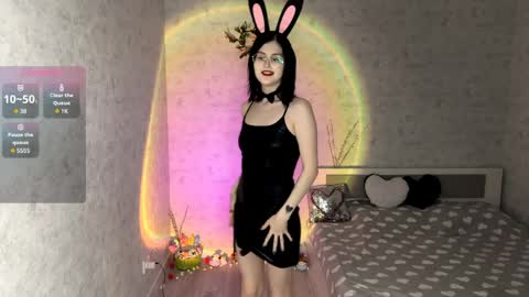 Annie PVT IS OPEN online show from April 2026 09:12:01 PM