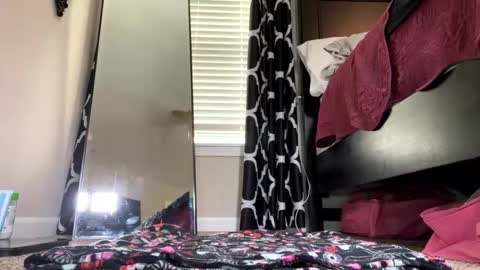 Elenore Hoesevelt online show from September 2025 04:51:02 PM