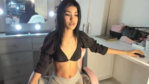 Snapshot of elettra_bennet chatting on February 2026 03:10:01 AM elettra_bennet online show from February 2026 03:10:01 AM