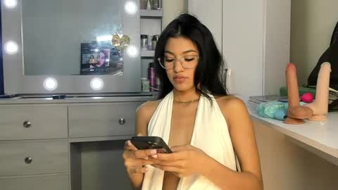 Snapshot of elettra_bennet chatting on May 2026 02:19:01 AM elettra_bennet online show from May 2026 02:19:01 AM