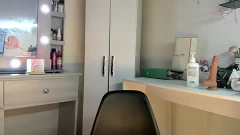 Snapshot of elettra_bennet chatting on May 2026 01:56:01 AM elettra_bennet online show from May 2026 01:56:01 AM