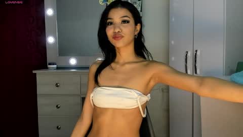 Snapshot of elettra_bennet chatting on June 2026 12:12:02 AM elettra_bennet online show from June 2026 12:12:02 AM