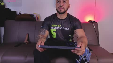 Snapshot of elian1641 chatting on February 2026 07:01:01 PM elian online show from February 2026 07:01:01 PM