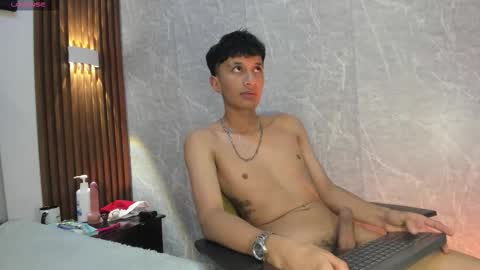 Elian Julian online show from December 2025 12:40:02 AM