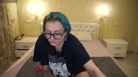 Luna online show from November 2025 10:37:01 PM