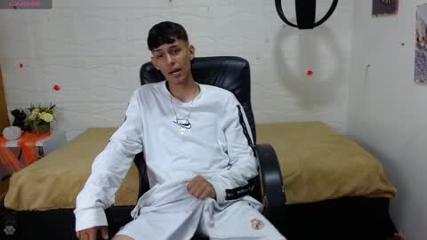 E L I A S online show from December 2024 03:29:02 AM