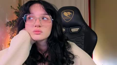 Ellie online show from September 2025 08:12:02 PM