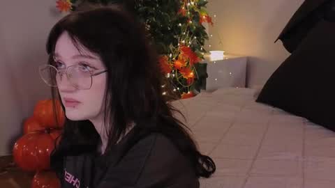 Ellie online show from November 2025 05:06:01 AM