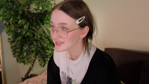 Ellie online show from November 2025 05:39:02 AM