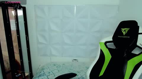 Snapshot of elii_797 chatting on December 2024 04:38:01 PM bby-santy online show from December 2024 04:38:01 PM