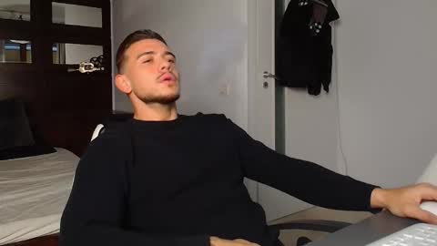 Snapshot of elijahthorne chatting on January 2026 06:06:02 AM ElijahThorne online show from January 2026 06:06:02 AM