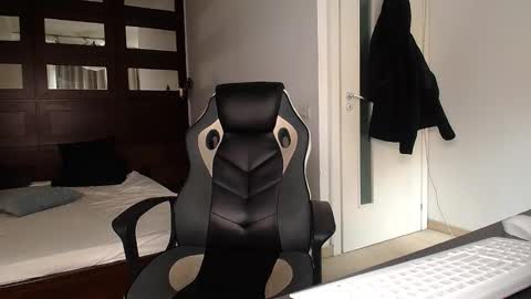 Snapshot of elijahthorne chatting on February 2026 08:05:02 AM ElijahThorne online show from February 2026 08:05:02 AM