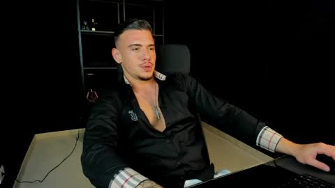 Snapshot of elijahthorne chatting on April 2026 08:42:01 AM ElijahThorne online show from April 2026 08:42:01 AM