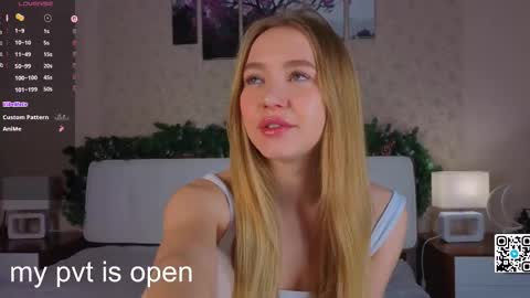 Elina online show from December 2025 01:32:02 AM